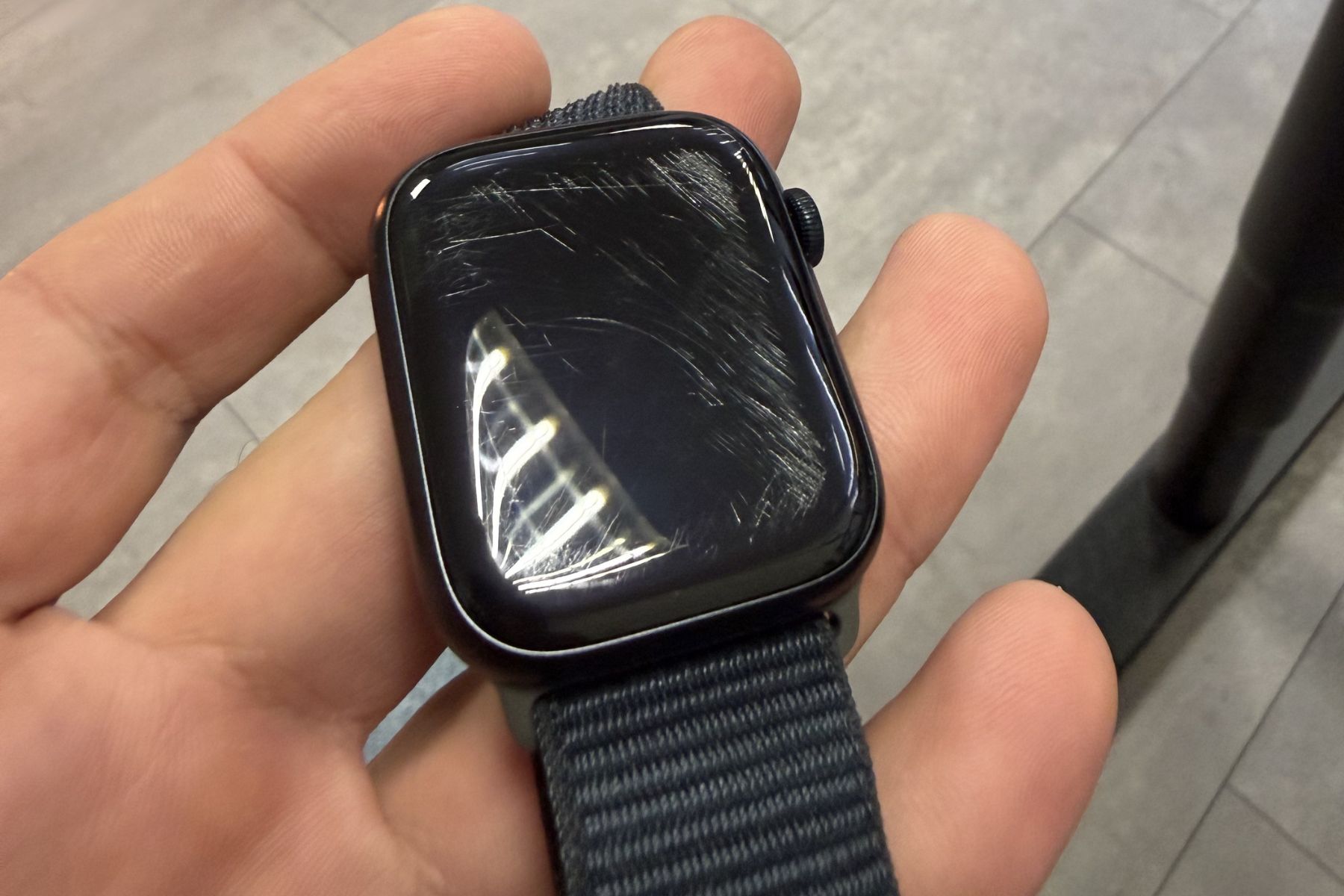 Kijelzőcsere helyett sokszor elég egy profi polírozás, ha karcos lett az Apple Watch okosórád.