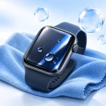 Illusztráció: Apple Watch tisztítása mikroszálas kendőn